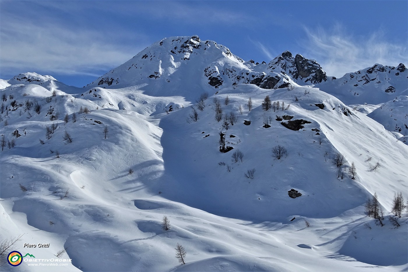 59 Bella vista sul Madonnino e i suoi Corni ben ammantati di neve.JPG